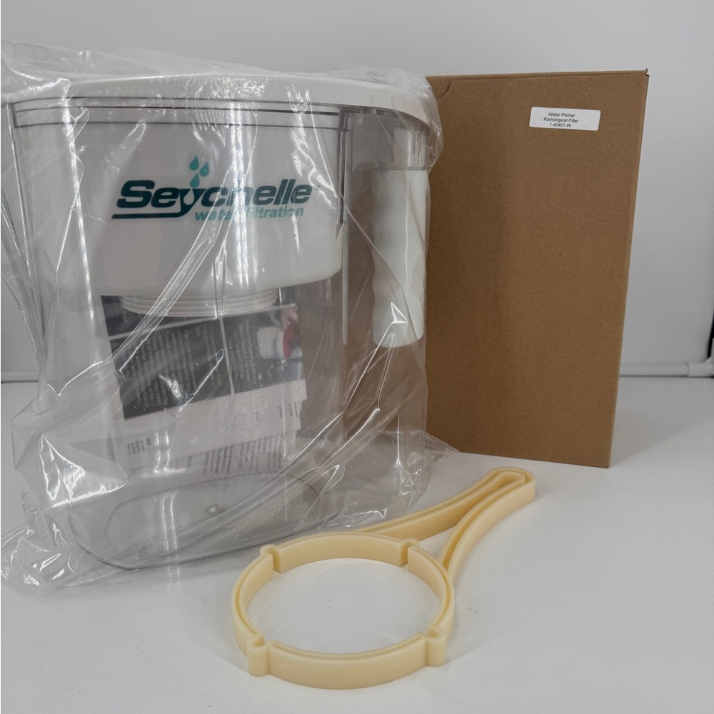 Seychelle Water Filtration Pitcher with Handle 1-40401-W